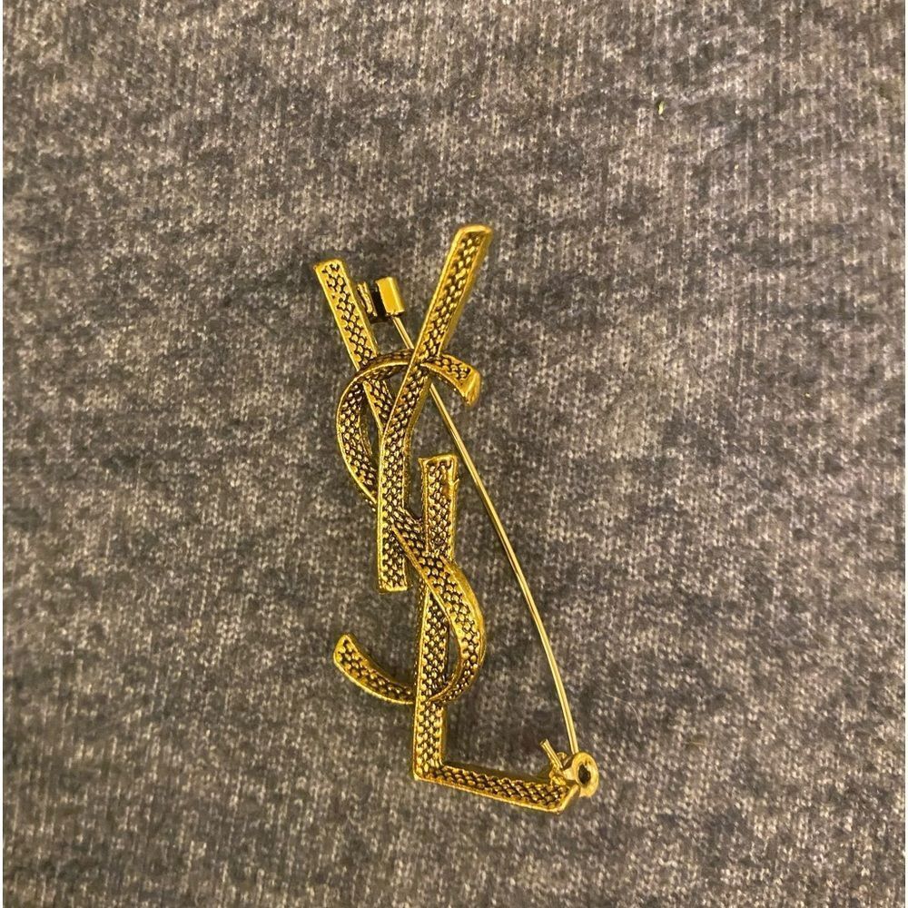 Classic Brooch - Picture 7 of 8
